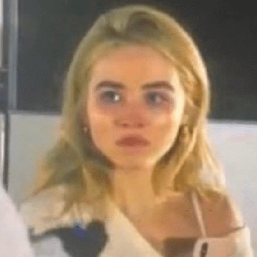 Sabrina Carpenter 7