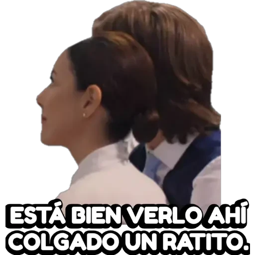 ESTÁ BIEN VERLO AHÍ COLGADO UN RATITO.